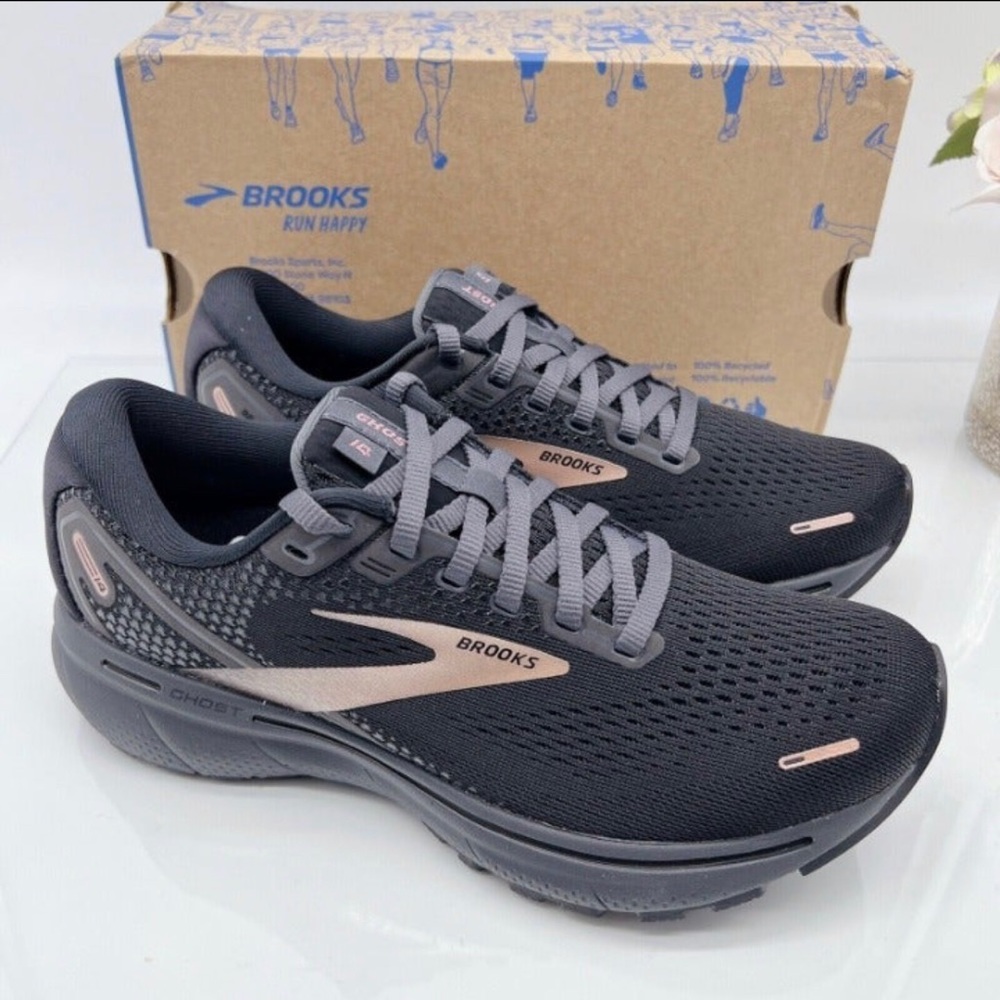 NWOT womens Brooks Ghost 14 Running Shoes